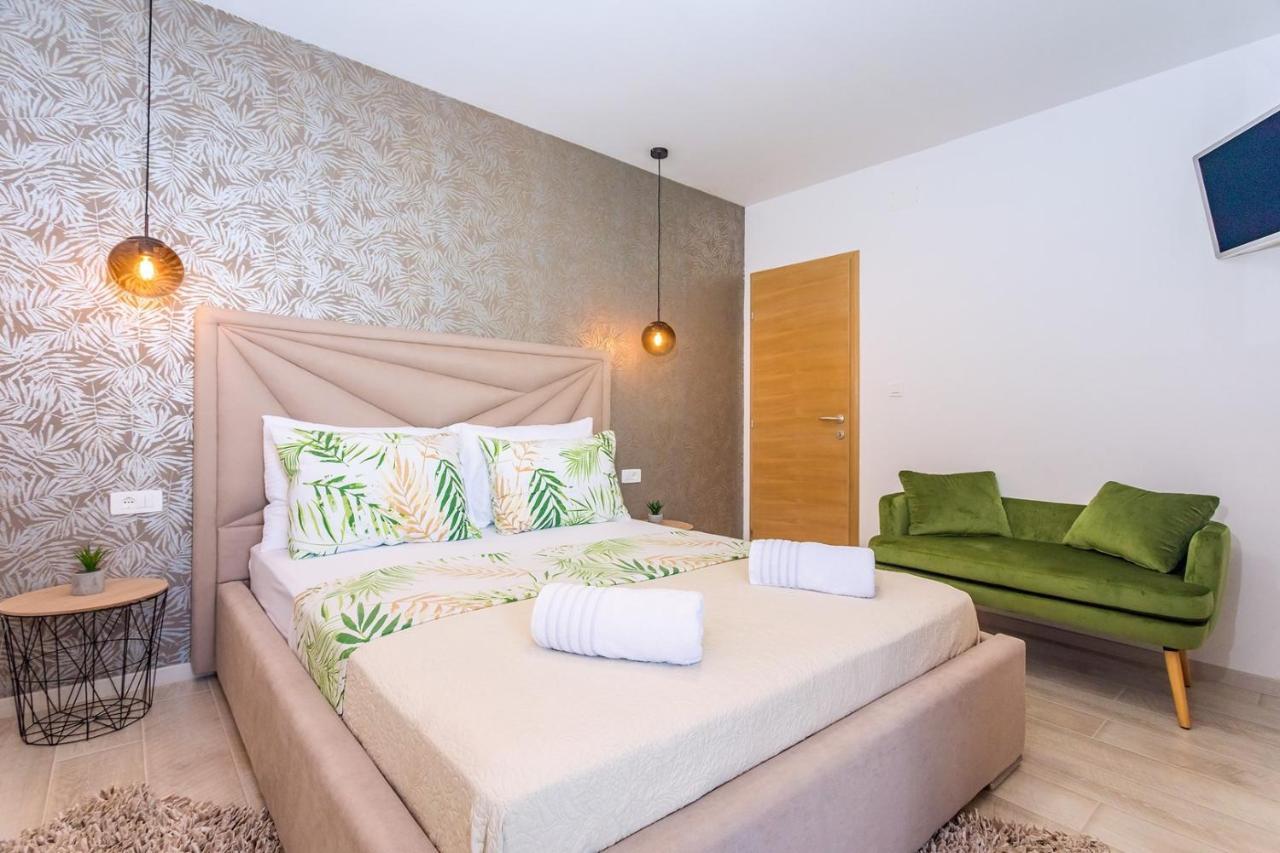 Villa Matan - Only 200M From The Sandy Beaches, Private 28M2 Pool Omiš Zimmer foto